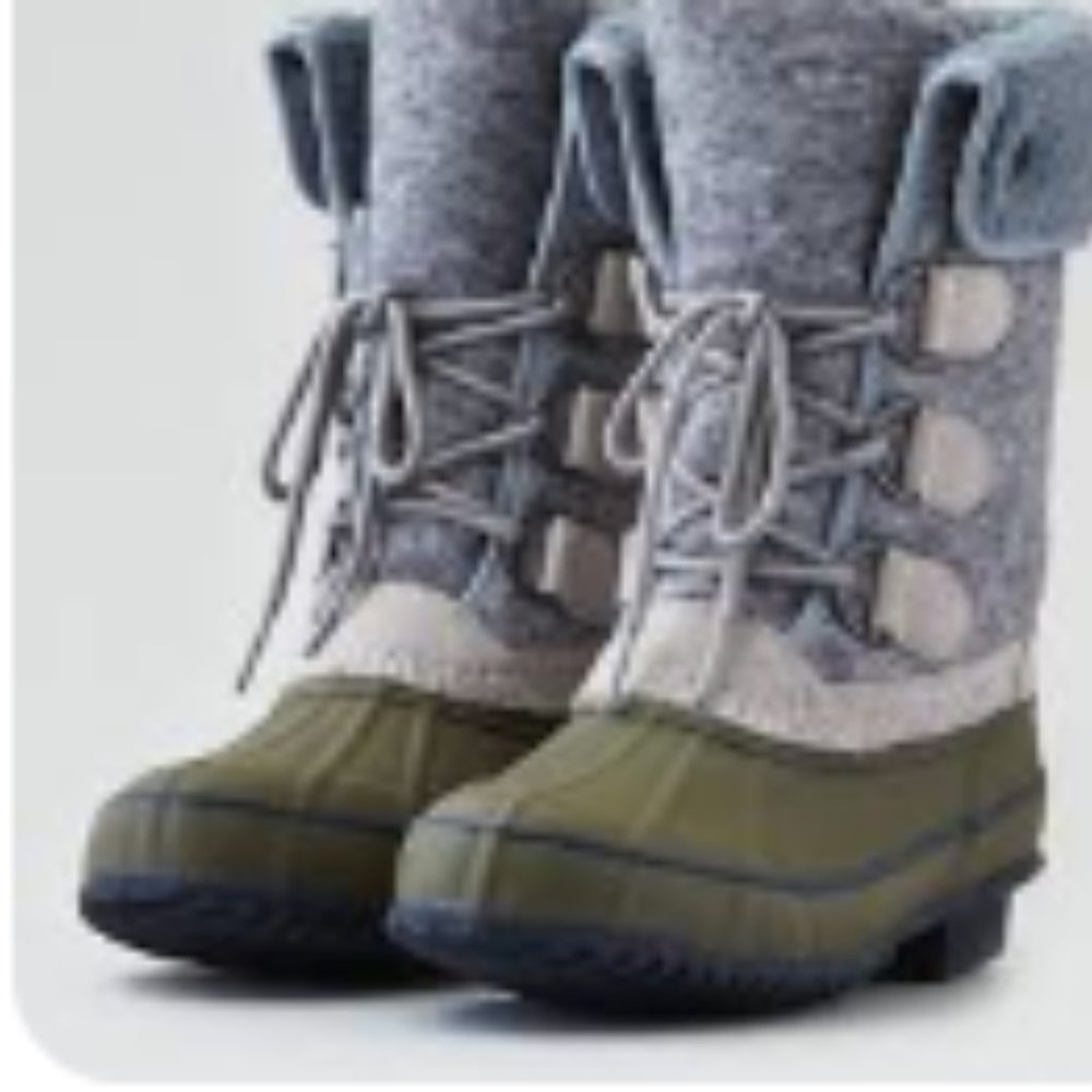 American Eagle green and grey steel shank snow duck boots, size 5